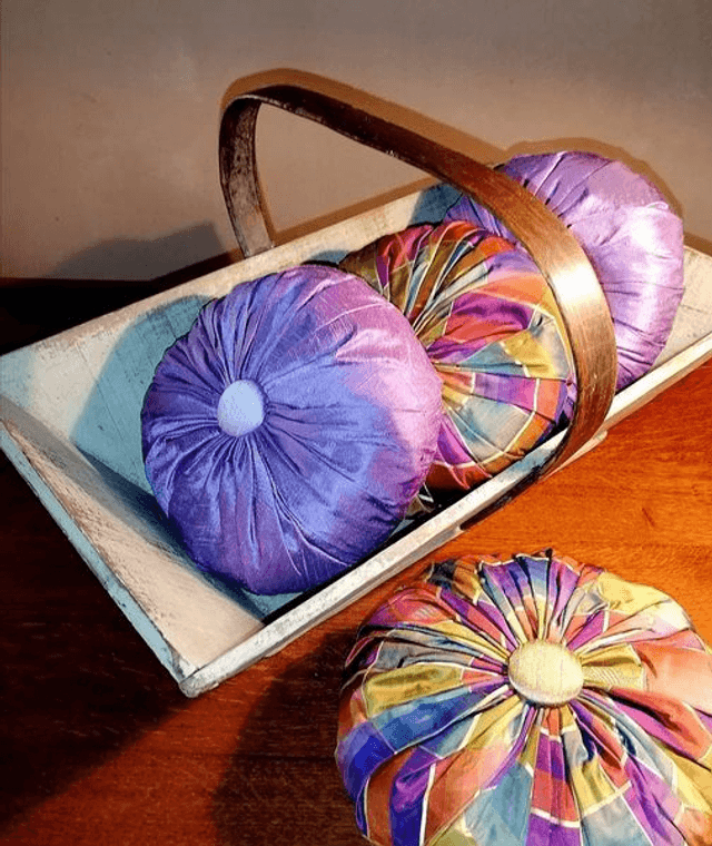 Beau Coussin en Soie garnis de Lavande