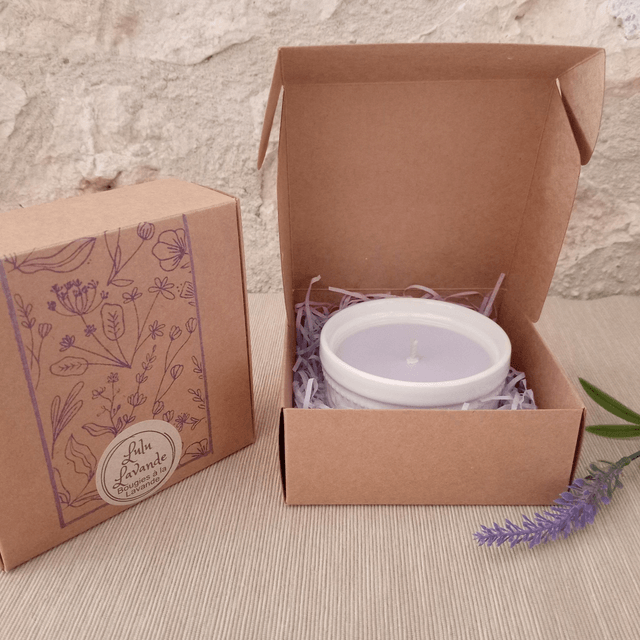 Une bougie Lulu Lavande de 125g à la cire de soja et à la lavande.