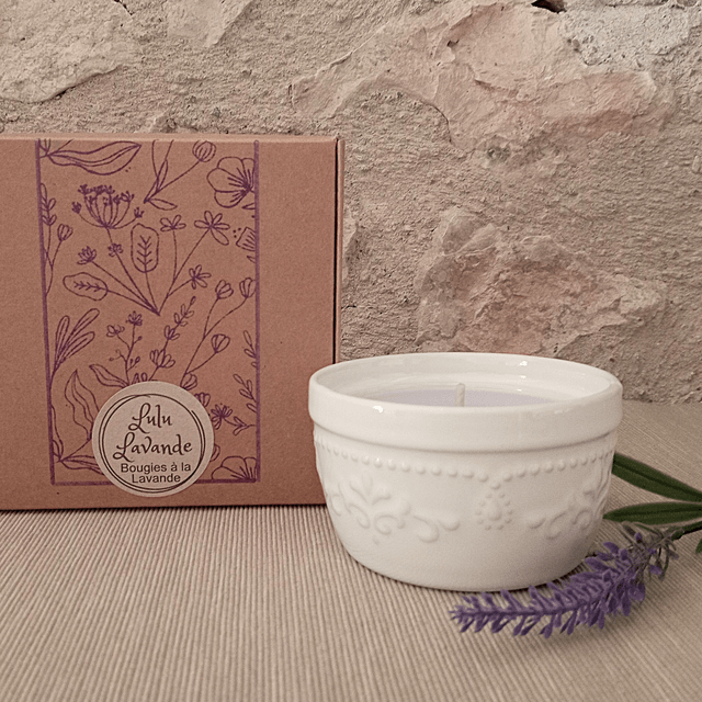 Une bougie Lulu Lavande de 125g à la cire de soja et à la lavande.